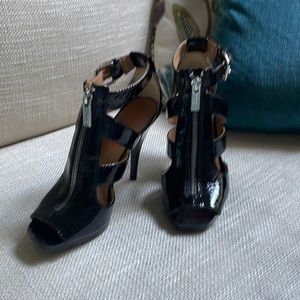 Michael Kors Bridgette Black Patent Leather Sandals EUC